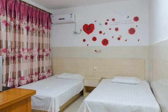 2008北海银滩之家自助公寓是一家有房东自己经营的自助公寓,家庭旅馆