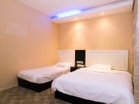 速8酒店(杭州滨康路地铁站店) - 标准双床房