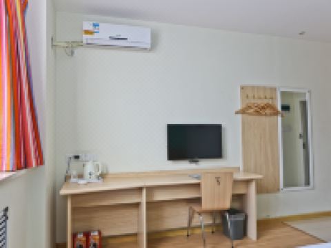 7天连锁酒店(天津东丽开发区轻轨站店) - 商务大床房