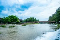 Pingle Ancient Town Lijiang Hostel