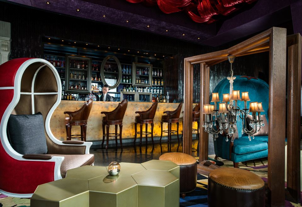 소피텔 쿤밍의 넓은 객실 내부 이미지