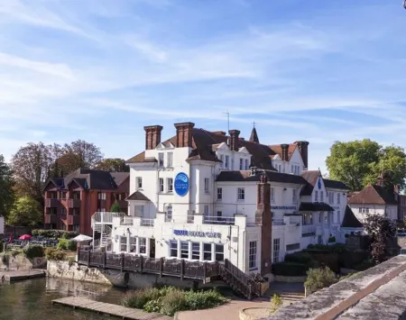 Thames Riviera Hotel, Sure Hotel Collection by Best Western Отели рядом с достопримечательностью «Maidenhead Railway Bridge»