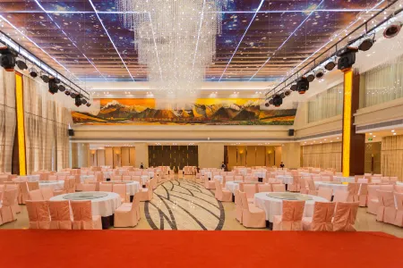 Juneng International Hotel Отели рядом с достопримечательностью «Xinan Jiao Daxue Xiwang College Library»