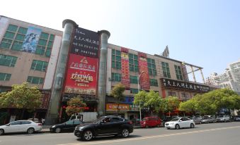 Tianshang Renjian Hotel (Yueyang Food Street)