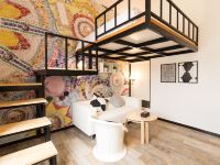 CD创意公寓(广州天河客运站店) - 复式主题房