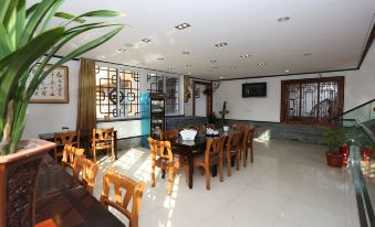 Huahong Hotel (Jiuhuashan Qingyang RT-Mart)