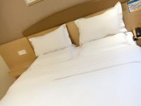 7天连锁酒店(贵阳沙冲路地铁站店) - 传统双床房