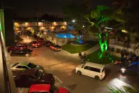 Thunderbird Boutique Hotel - parkir