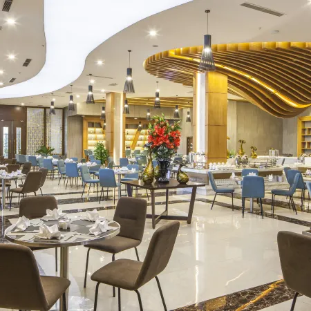 Muong Thanh Luxury Nhat Le Hotel