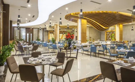 Muong Thanh Luxury Nhat Le Hotel