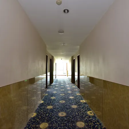 Qihua Business Hotel