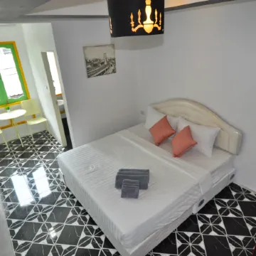 Side Walk Boutique Hotel