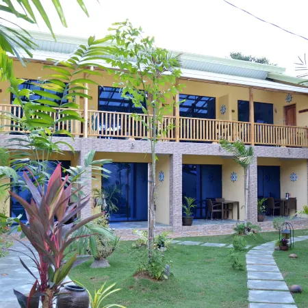 Captain's Lodge and Bar