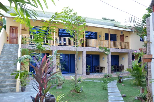 Captain's Lodge and Bar Hotels near Nuat Thai Tawala， Panglao