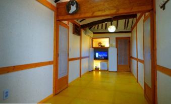 Hanul Giwa Guesthouse Jeonju - Housity
