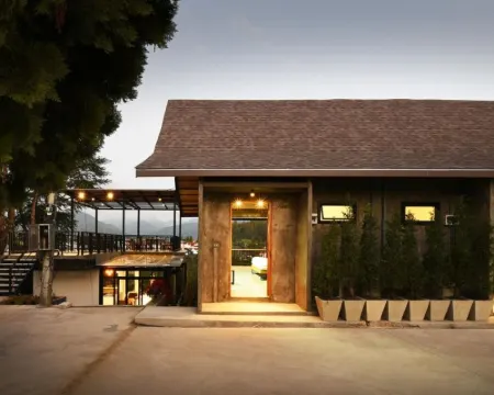 โกโก้ วัลเล่ย์ รีสอร์ต โรงแรมในอำเภอ ปัว