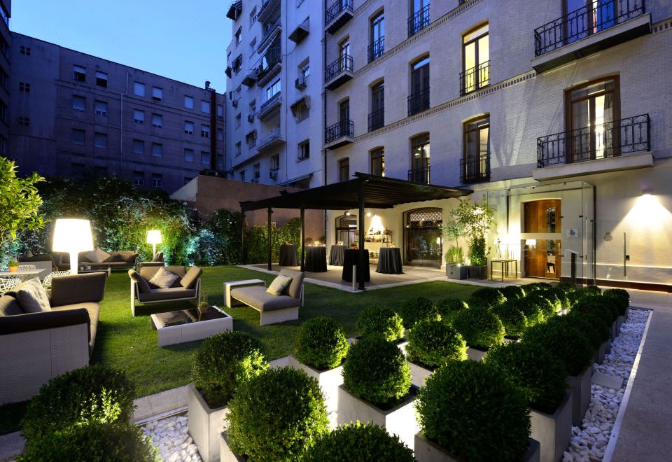 1. Hotel Ún..