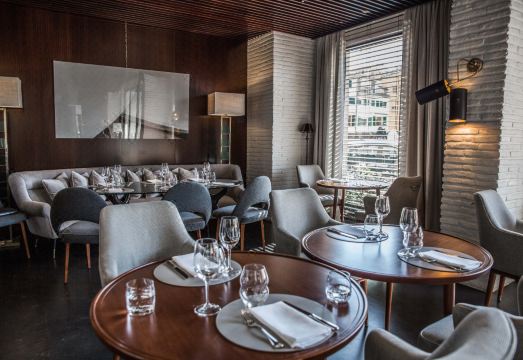 아르노강 야경 뷰