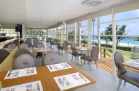 Chateau Beach Resort - breakfast