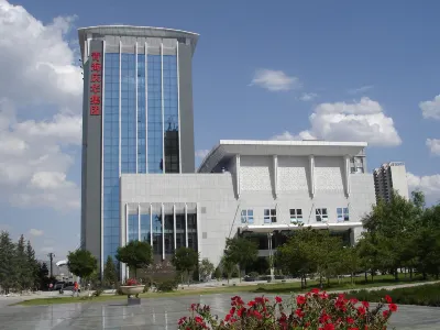 Xining Dongchuan Industrial Park Qingyun Hotel (Chengdong Wuyue Plaza)