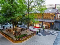 Lancheng Yuerong Food Culture Hotel Hotels near Wuhou
