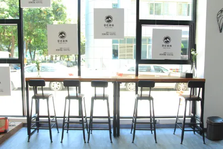 Dengba Inn&Youth Hotel (Shenzhen StationFutian Exhibiton Center Gangxia Subway Store )