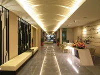 Kiwi Express Hotel Hotels near Sanmin District