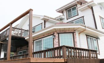 Camelia Chodo Pension Yeosu