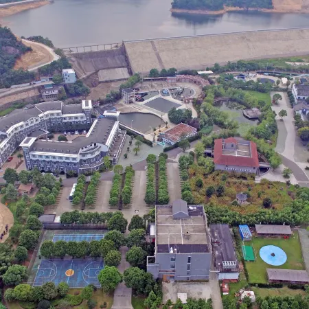 Qinshuiwan Holiday Hotel (Ninghai Wujia Manor)