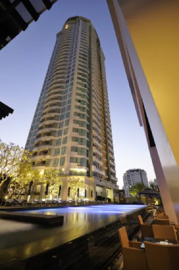 JC ケビン サトーン ホテル Sky Villas周辺のホテル