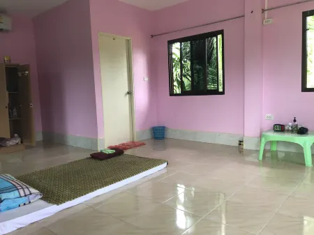 Stella Resort Khanom Отели в г. Кханом