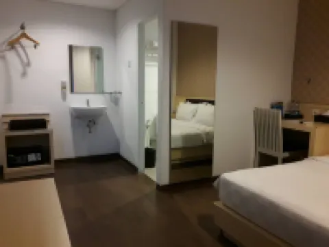 Hotel 88 Grogol Jakarta by WH