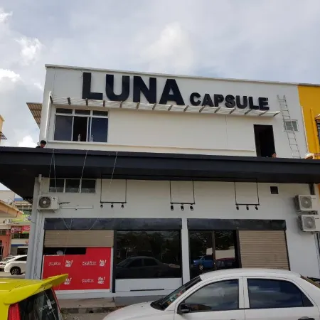 Luna Capsule