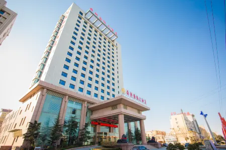 Shungeng International Hotel Отели рядом с достопримечательностью «Qilu University of Technology (Shandong Academy of Sciences) (Changqing Campus)»
