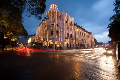 Queen's Hotel Các khách sạn gần Neptune Edification