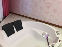 泸州大世界主题酒店 - 粉色少女心