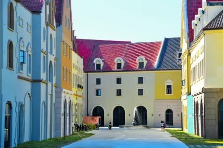 Mangrove Tree Resort World (Coral Tower) Отели рядом с достопримечательностью «Lingshanwan Seaside Park»