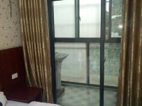 武汉一八零一时尚公寓 - 温馨落地窗大床房