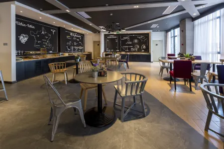 Campanile Hotel (Huzhou Taihu Lake Resort) Отели рядом с достопримечательностью «Qiucheng City Ruins»