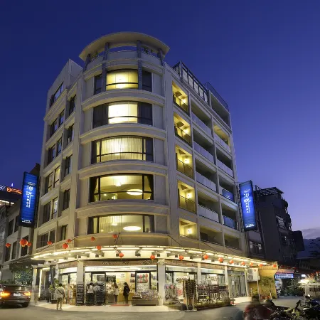 Hu Yue Lakeview Hotel Отели рядом с достопримечательностью «Канатная дорога над озером Солнца и луны»