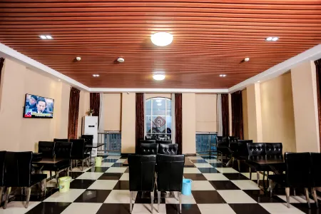 Wanxiang Fashion Chain Hotel Qixian Hongqi Road