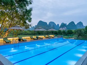 Moon Villa (Yangshu Ten-mile Gallery Yulong River)