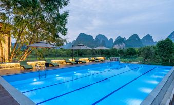 Moon Villa (Yangshu Ten-mile Gallery Yulong River)