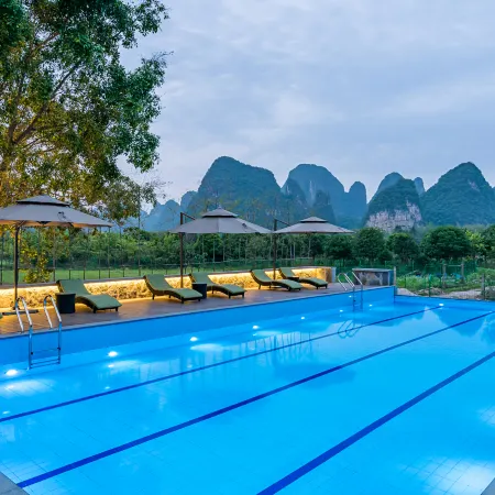 Moon Villa (Yangshu Ten-mile Gallery Yulong River)