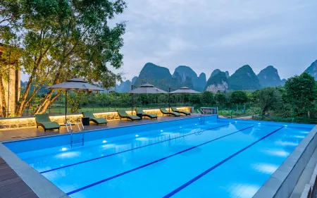 Moon Villa (Yangshu Ten-mile Gallery Yulong River)