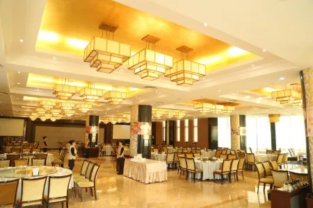Oriental International Hotel (Leping City Donghu Park Branch)