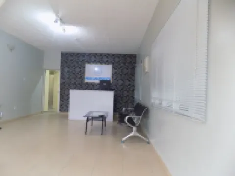 Posh Hotel and Suites Ikeja โรงแรมในOjodu