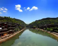 Fenghuang Renjia Stilted Building Chinese Inn - Inns