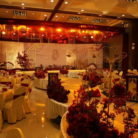 Red Apple Hotel