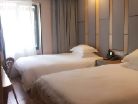 宝泉精致酒店(上海人民广场中心店) - 精致家庭房